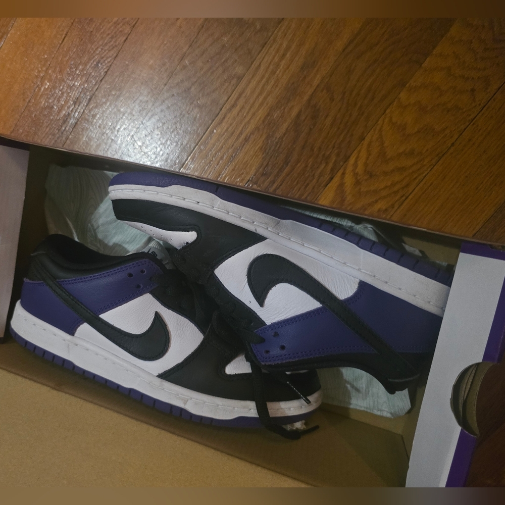 Woman size 8-Nike Black, White, and Purple - Picture 3 of 6